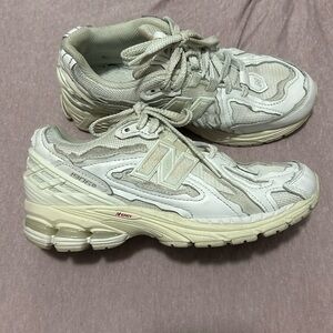 New Balance White and Cream Sneakers